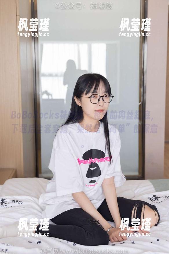 BoBoSocks袜啵啵 - 稚予的肉丝打底，下载后全套穿搭，果然是“简单”的深意。