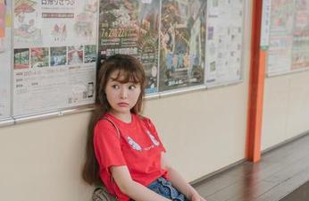 BoLoli菠萝社 – 提前下雨的柳侑绮——海中少女的合集在网盘中等你，别忘了捎上小铲子！