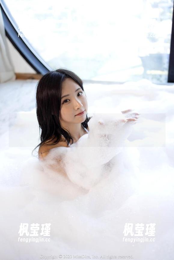 免费资源里的Habin夏彬(하빈)套装，怎么看都有点……奇特？