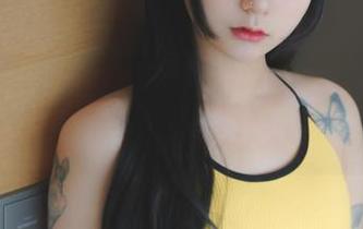 Hizzy(히지)和她的浴缸：一组写真让所有清水都变得复杂