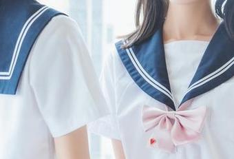 喵糖映画双马尾制服写真：就问你，谁老了还敢扎马尾？