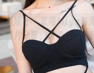 MiStar魅妍社 – 米娅Miya与海的默契：海边的图片分享，好像在告诉我一首老歌。