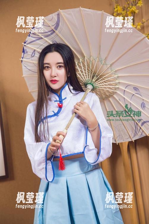 TouTiao头条女神 - 这才是真正的清纯学妹，李思彤的写真分享，让我都想去了校园！