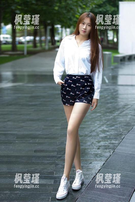 TuiGirl - 私拍图集里的赵纹清，眼镜映出多少小秘密？