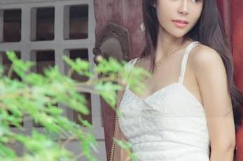 UGirls尤果网 – 她居家的样子：王瑞儿的衣橱与沙发赛过网红炸裂的“原图”
