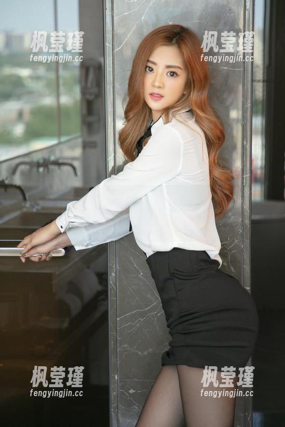 UGirls尤果网 - 王语纯的最新学妹美图，你可以下载，但记得边看边点赞哦！