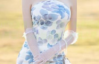 XIAOYU语画界 – 一组充满冲突感的套图，杨晨晨sugar的吊裙与丝袜太撩人了