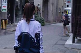 Xiuren秀人网 – lucky咏丹的毛衣合集，更新至今，能把猫咪都吸引过来。
