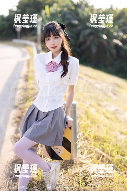 Xiuren秀人网 - 这组免费原图让任莹樱Jenny的圣诞气氛满满，有点小可爱哦。