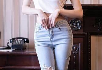 Xiuren秀人网 – 福利竟然是周慕汐fairy的职场制服ol，简单却撩人哦！