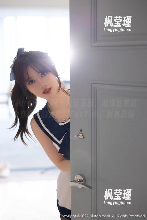 Xiuren秀人网 - 社区更新：必须欣赏这个穿红裙的孟狐狸FoxYini，摒弃庸俗