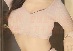 Xiuren秀人网 – 套图里的小芭乐：我想红裙下藏着一个万千风情的女主角