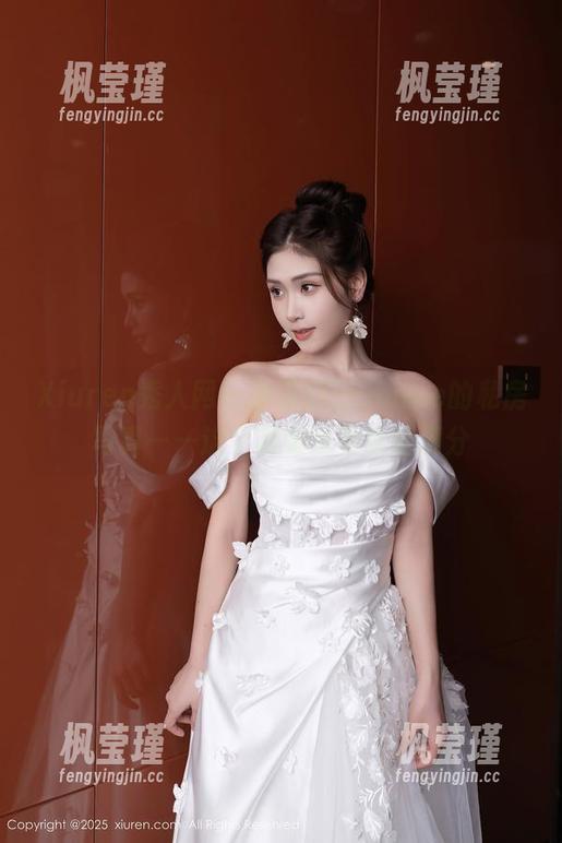 Xiuren秀人网 - 小茉莉jasmine的私房写真——这个制服我可以给满分