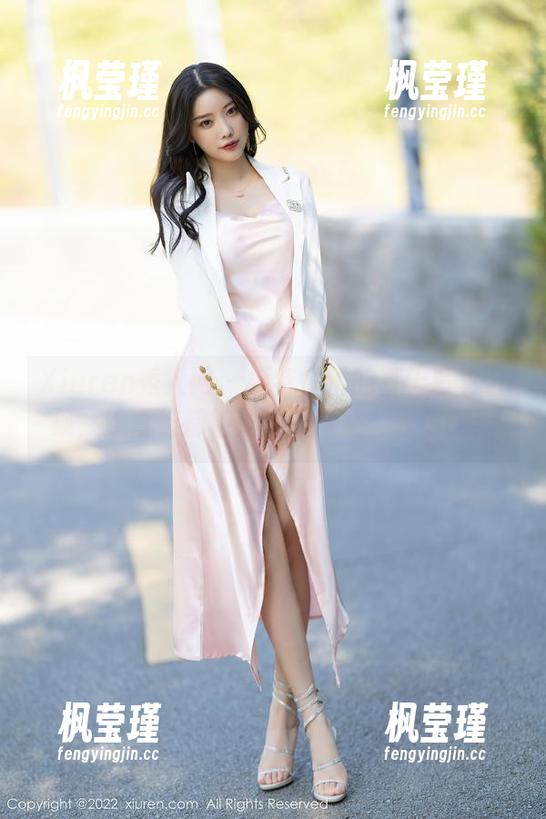 Xiuren秀人网 - 模特悦悦的夏天写真合集，连青蛙都嫉妒她的“跳”跃姿势！