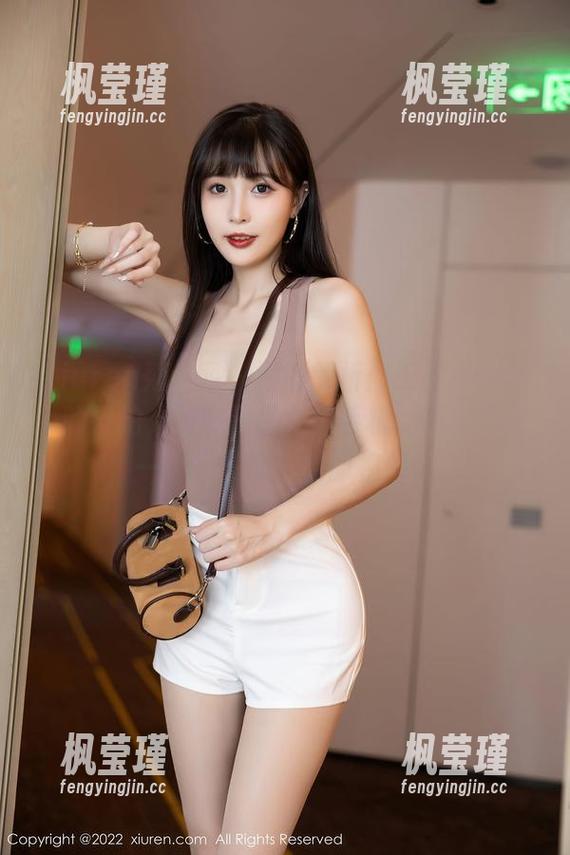 Xiuren秀人网 - 原图解析：王乔恩Abby的自拍，明明只是在用手机，却给了我一种“气场”的即视感。