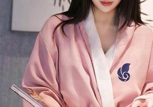 Xiuren秀人网 – 在家就是一场图包派对：麦琪绫冰激淋来分享你的沙发玩法！