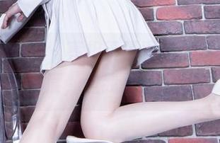 beautyleg – 亮相于原图的Antina，皮衣穿出新高度，但我更在意她的发型。