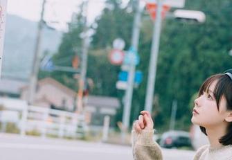 けん研(けんけん)带来的白丝写真作品集，软糯的质感让你想一探究竟