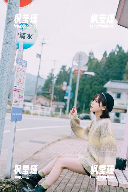 けん研(けんけん)带来的白丝写真作品集，软糯的质感让你想一探究竟