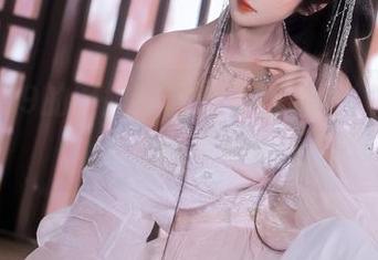 三度_69的厨娘，目光不断游离，这次先不做饭了吧？