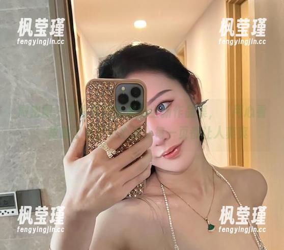微密圈 - 不爱笑的赛琳的全新作品集，‘用心看’里藏了多少小心思，每一页都让人爽爽