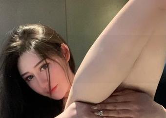 微密圈 – 无圣光写真中的不爱笑的赛琳：公之于众的浪漫，能打动你吗？