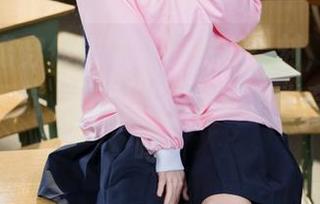 看九柒喵穿体操服白子的那一刻，我发现自己在面对“二次元”也能产生奇妙的共鸣。