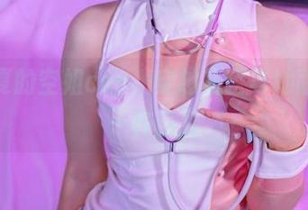 你夏夏的空姐cos，穿越航空与地面的另一种自我