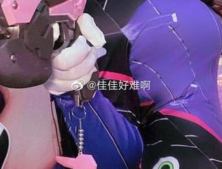 佳佳好难啊的小熊比基尼，强烈推荐！看这美图，图包里的全部要素都拉满了。