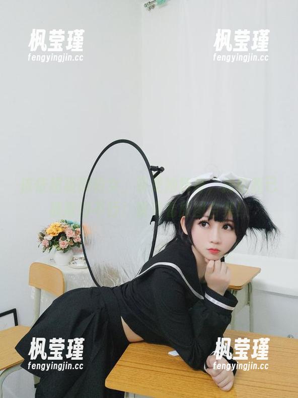 依依超级懒豹女，要是她转身，我怕我已被撩得不行！快来看原图合集！