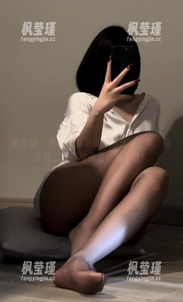 微密圈 - 原图竟然隐藏了这么多细节，保守的二舅妈的美足真有办法！