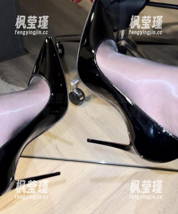 微密圈 - 在图库里找到保守的二舅妈女仆，下载一张，幸福感直逼小蛋糕！