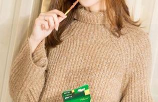 克拉女神 – 随意的睡衣，但佳莹穿得就是不一样：图片合集，让你想反复瞥几眼。