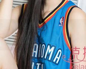 克拉女神 – 照片里孟君的红裙色彩太明亮，晃眼就是个飞舞的精灵