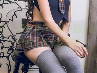 头条女神 – 原图直击小晴子的浴缸私房，一丝暧昧在水面漂动…