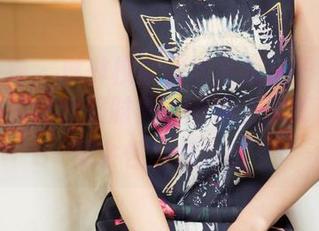 头条女神 – 琳琳校服图包里找乐子：快加入我的疯狂校服时刻，听说上课时喜欢睡觉会性感加分哦