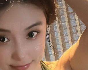 微密圈 – 这组奶雯的皮衣套图，毫无圣光的不定气质，真是每次看到都有新发现。