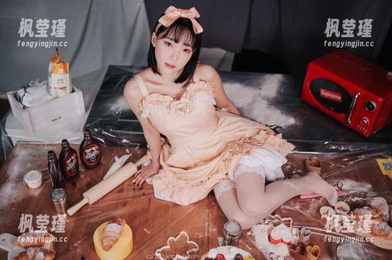 姜仁卿(강인경)的作品“女孩”，图集里充满了微妙的···一切很微妙。