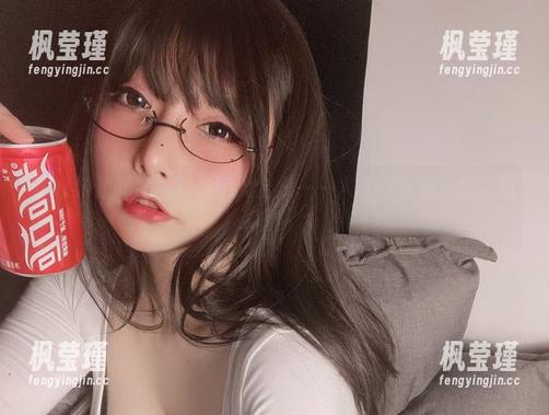 小泉学姐吖的白色自拍大合集——人人都爱免费的美图呢！