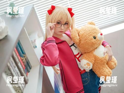 为何泳池的水总是那么蓝？在线找幼水铃衣的原图答案！