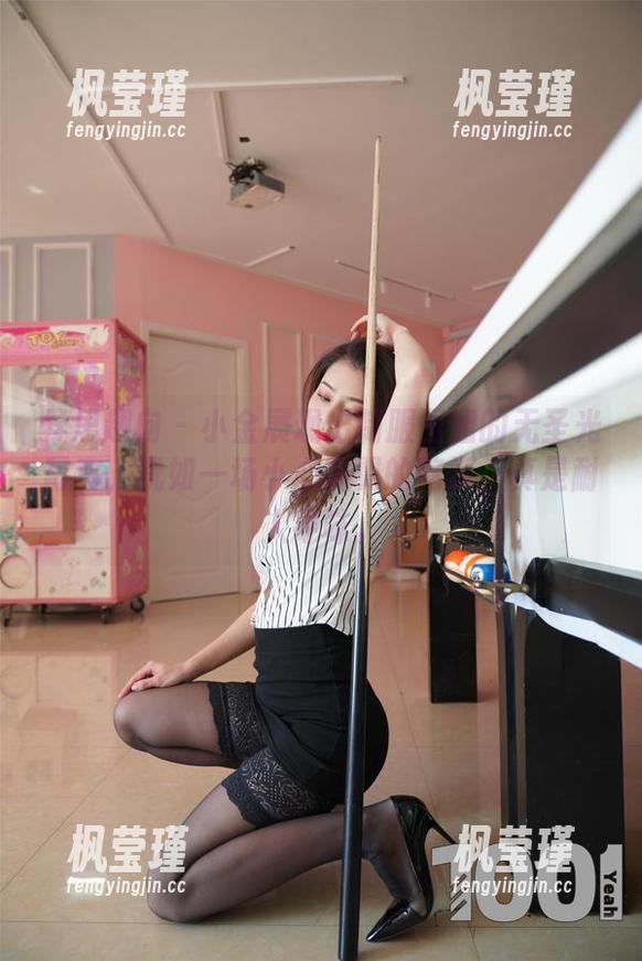 异思趣向-小金 异思趣向 - 小金展现出制服玉姐的无圣光写真,犹如一场小心翼翼的暗示,真是耐人寻味。