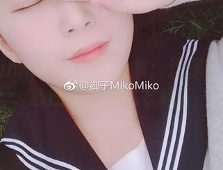 御子Yumiko毛衣写真集：这是要给我的心压上多重毛衣吗？