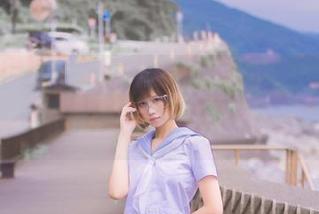 免费的制服图片，念雪ww居然还能这么俏皮，真让人意外！