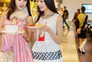 推女神 – 观看苏糯米的短裤，合集里的每一组都在挑战我们的审美底线，哎呀，这衣服还有这种搭配？