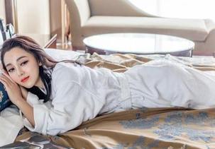 推女神 – 不带耳机看会亏！黄歆苑chobits最新写真集，豁出去了的比基尼。