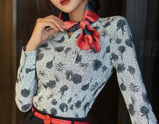 星颜社 – 潘思沁的短裙写真：裙摆飞扬，目光溜走