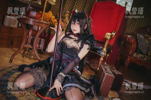 是一只熊仔吗 套图里的红色corset,让我不禁想象是一只熊仔吗变身的画面,合集“小剧场”上线?