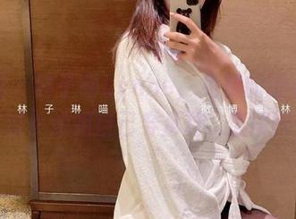 微密圈 – 林子喵Lynne，免费的睡衣图包，不过小姐姐自己穿那样…值得醉了！