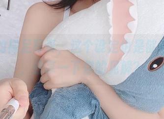 柳丸的裸足写真，这个设定也是够奇怪的，分享一下你的见解？