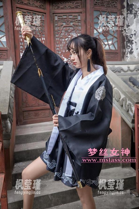 梦丝女神 - 莹仙女的私拍：白色也是一种态度